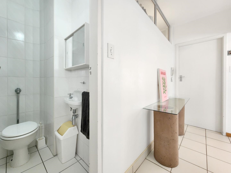 To Let 1 Bedroom Property for Rent in Sea Point Western Cape